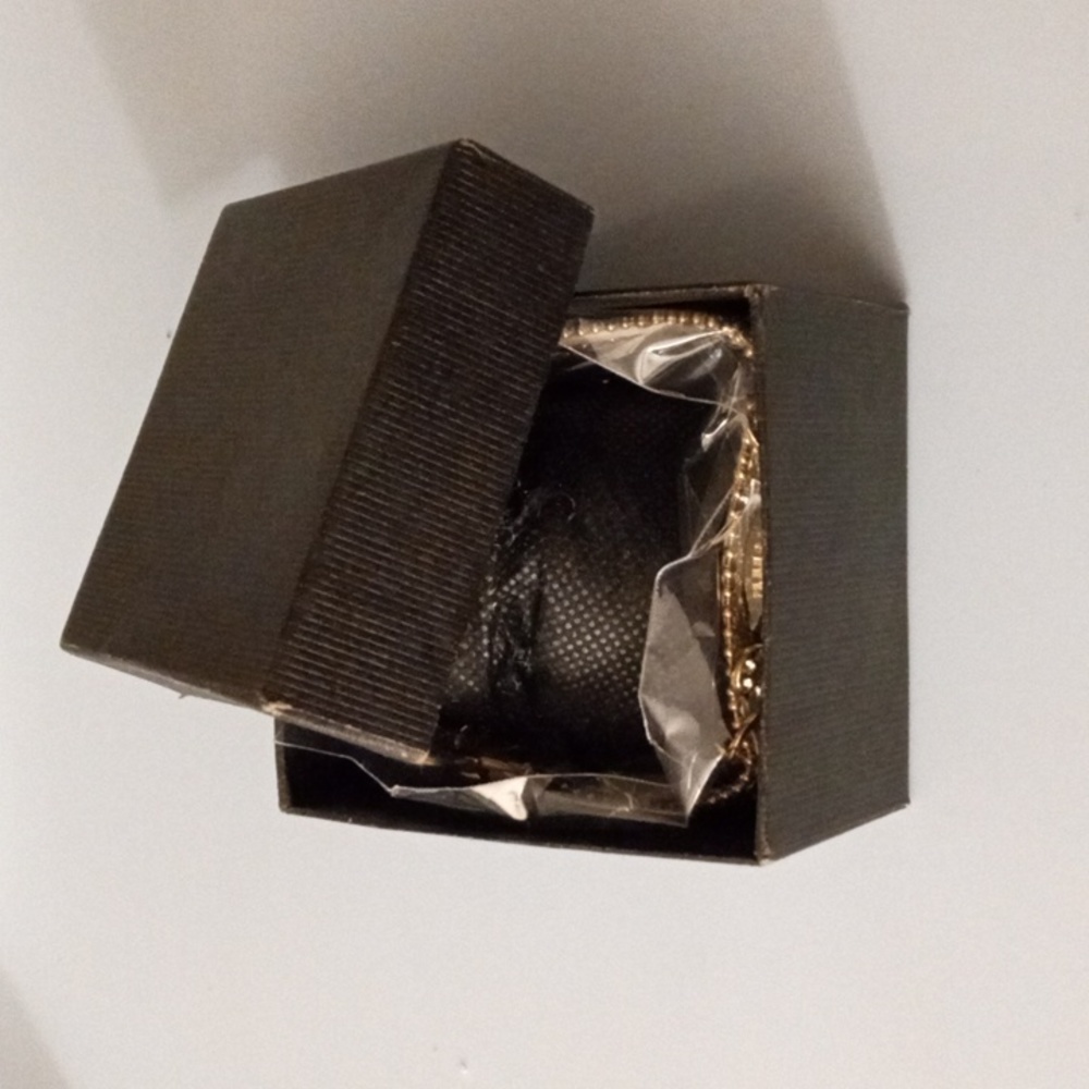 Watch plus bracelet set - Picture 7 of 7
